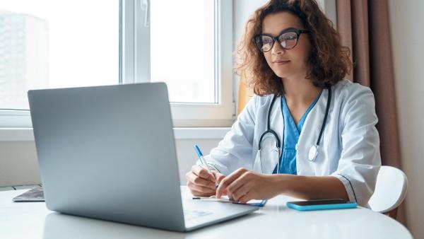 woman doctor using computer